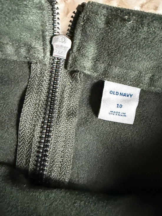 Soft faux suede Old Navy Forest Green Faux Suede Front-Zip A-Line Mini Skirt wit - Picture 7 of 7